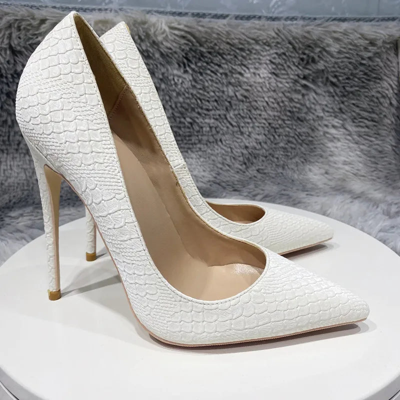 Well Tailored Shoes with a Graceful Silhouette