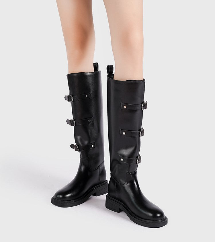 Well Tailored Boots with a Graceful Silhouette