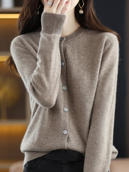 Well Tailored Cardigan with a Graceful Silhouette