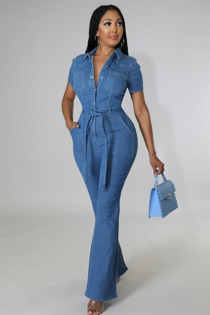 Effortlessly Elegant Pants with a Timeless Design