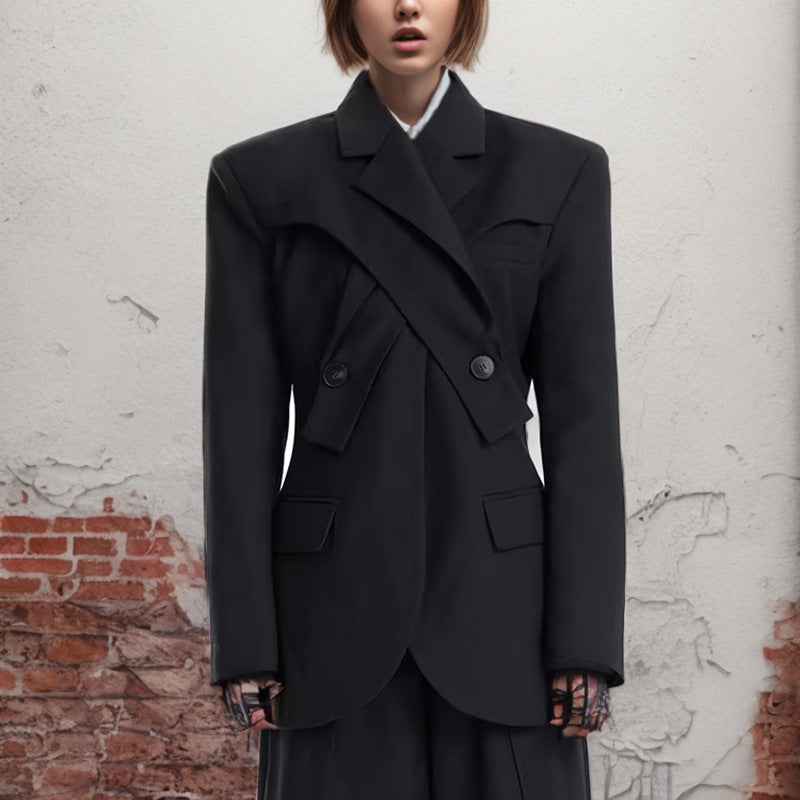 Well Tailored Coat with a Graceful Silhouette