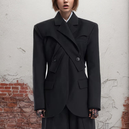 Well Tailored Coat with a Graceful Silhouette