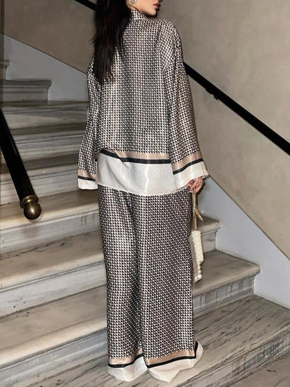 Sophisticated Blouse with a Clean Classic Look