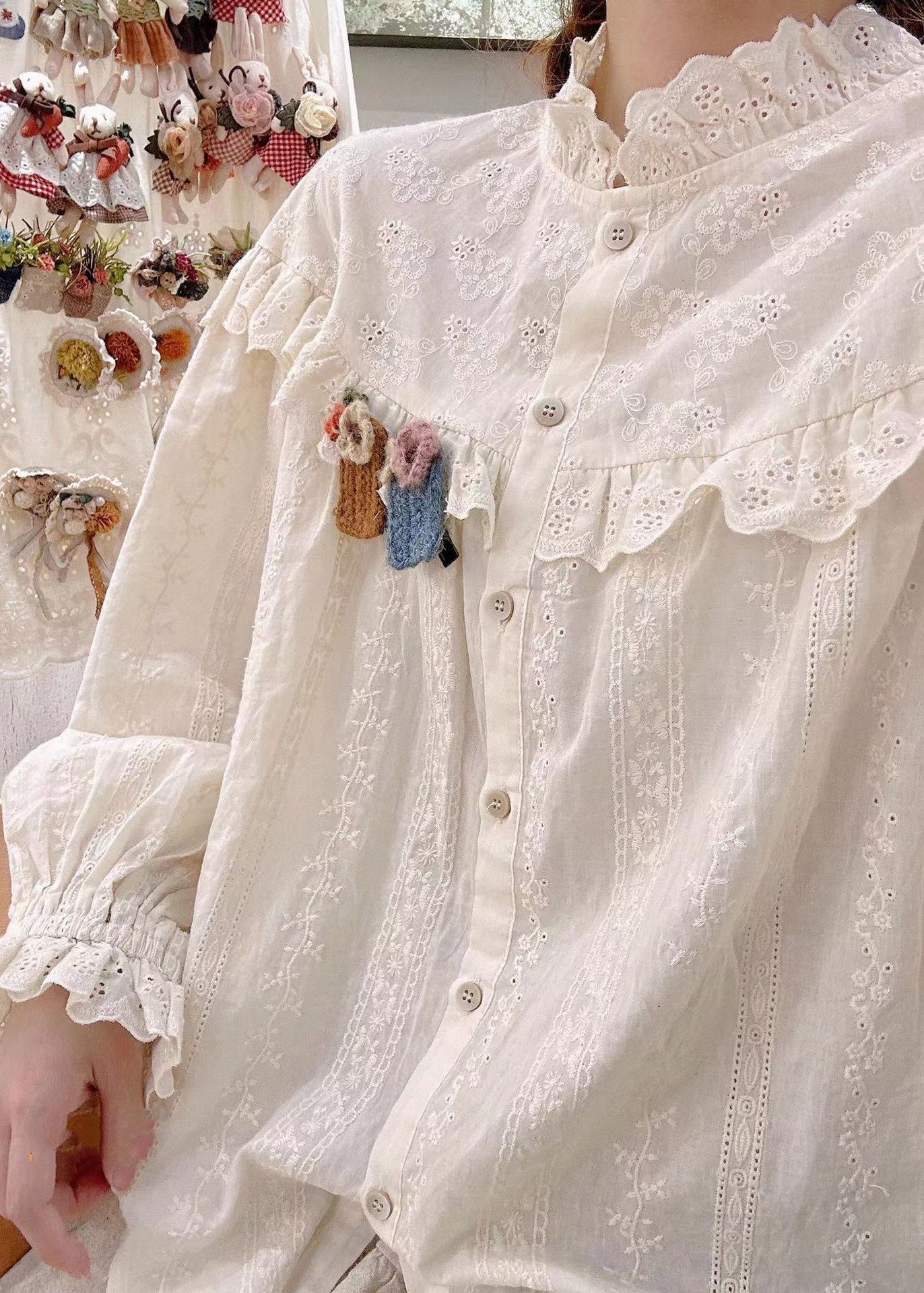Effortlessly Elegant Blouse with a Timeless Design