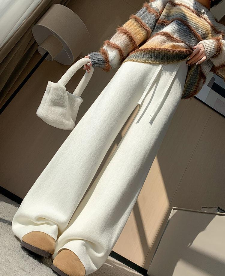 Sophisticated Pants with a Clean Classic Look