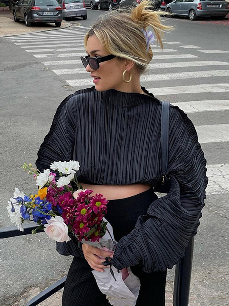 Classic Vintage Pullover with a Flattering Fit