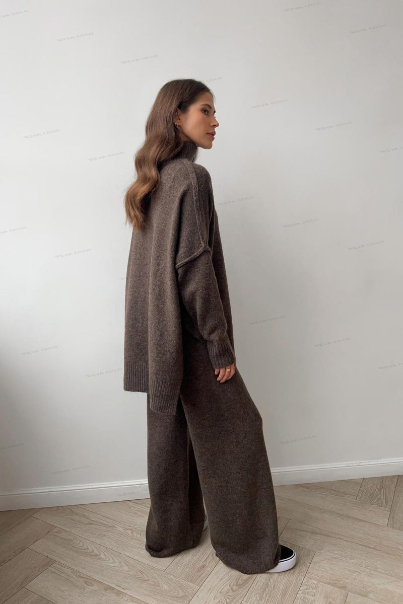 Classic Vintage Sweater with a Flattering Fit