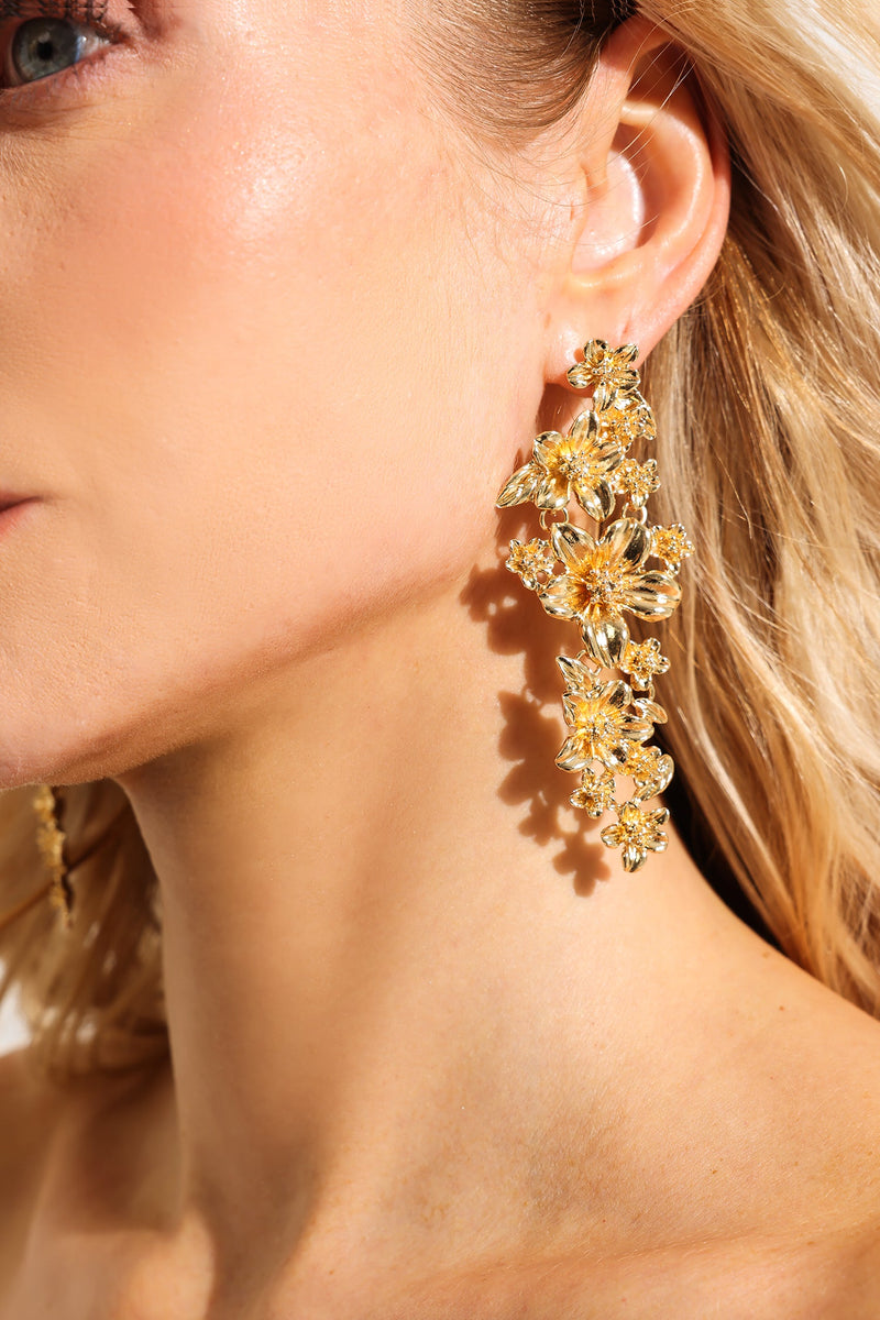 Gracefully Styled Garment for Any Occasion