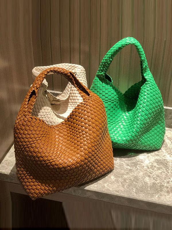 Well Tailored Bag with a Graceful Silhouette
