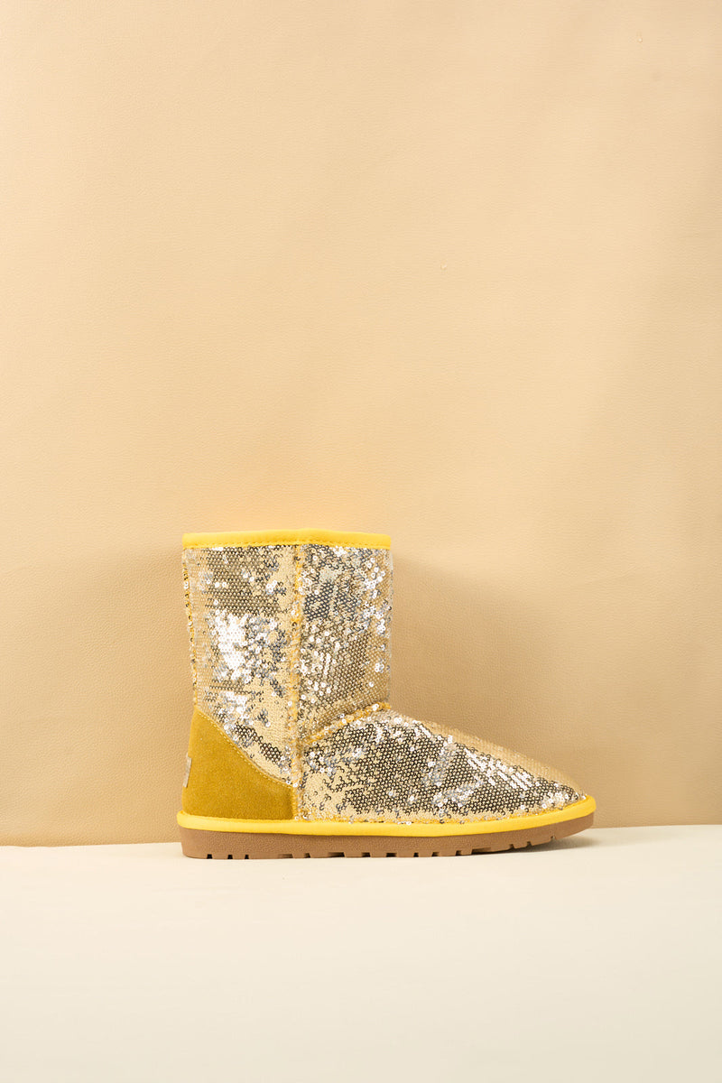 Well Tailored Boots with a Graceful Silhouette