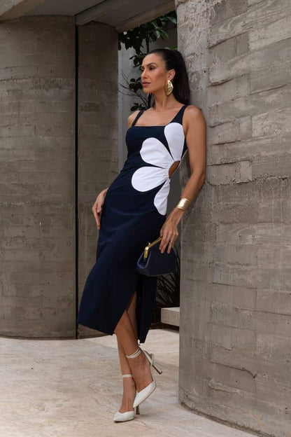 Sophisticated Dress with a Clean Classic Look