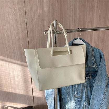 Well Tailored Bag with a Graceful Silhouette