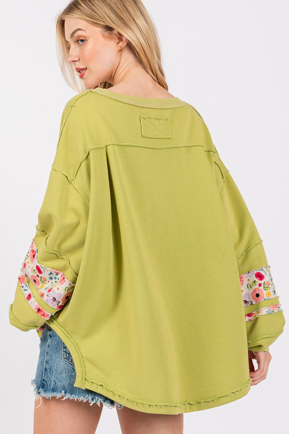 Well Tailored Shirt with a Graceful Silhouette
