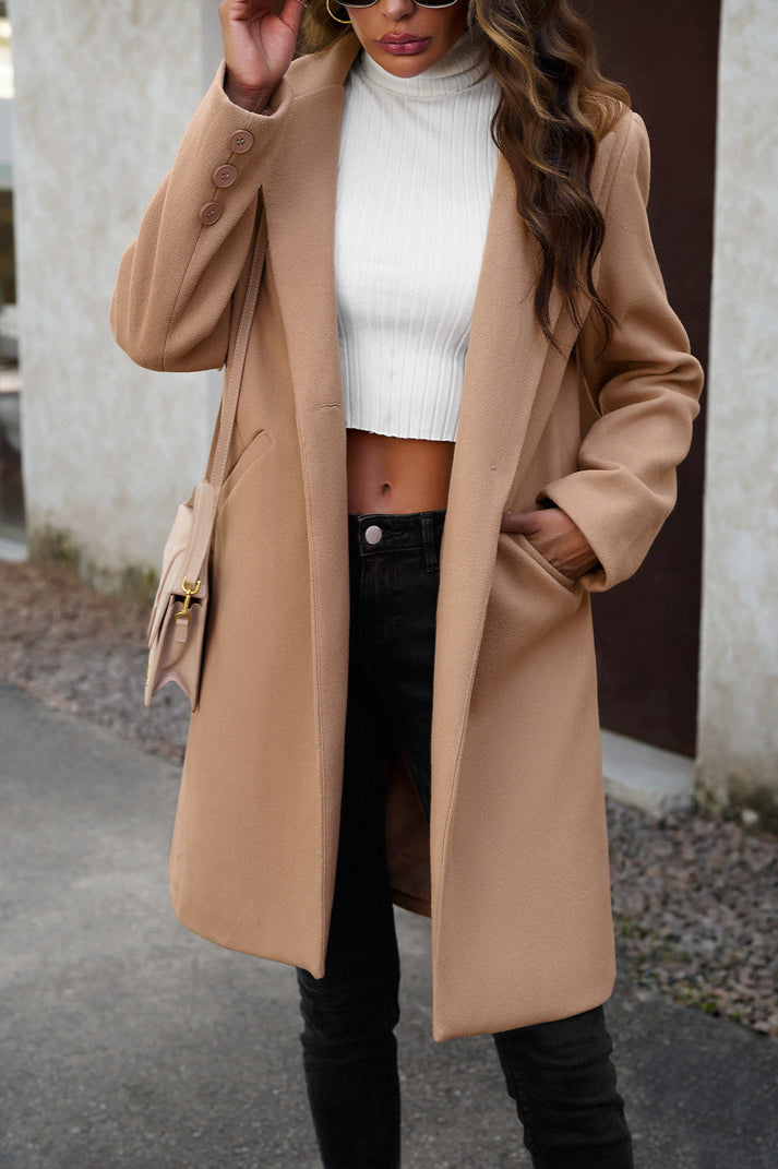 Well Tailored Coat with a Graceful Silhouette