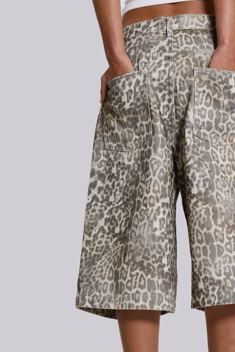 Effortlessly Elegant Garment with a Timeless Design