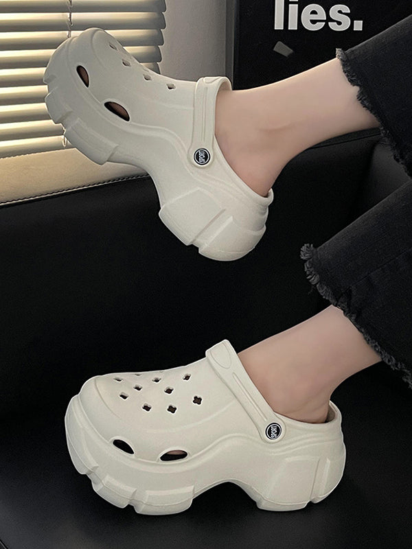 Effortlessly Elegant Sandals with a Timeless Design