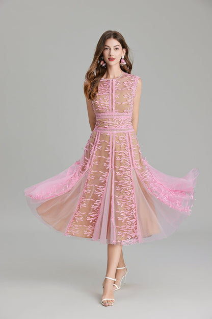 Well Tailored Dress with a Graceful Silhouette