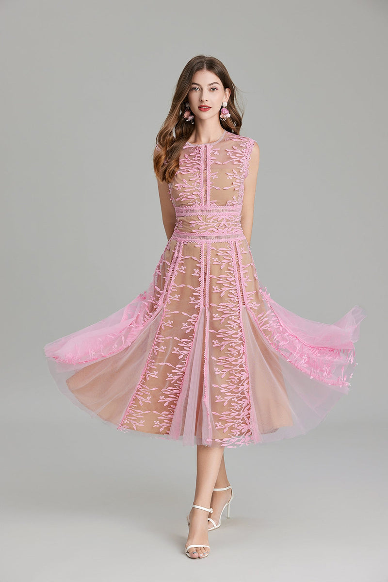 Well Tailored Dress with a Graceful Silhouette