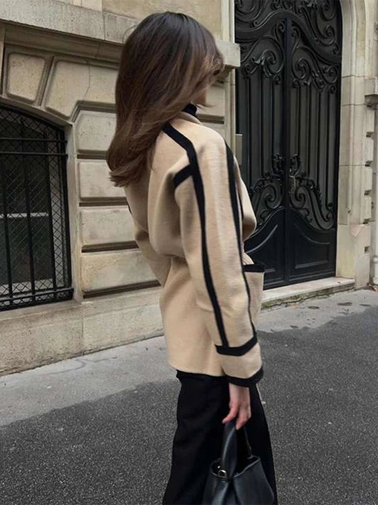 Effortlessly Elegant Coat with a Timeless Design