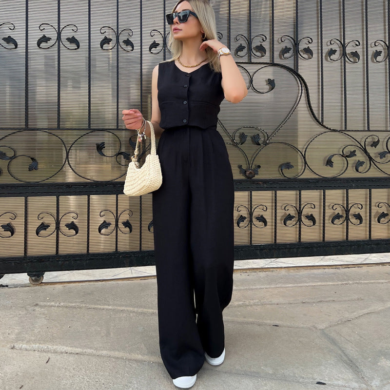 Effortlessly Elegant Trousers with a Timeless Design