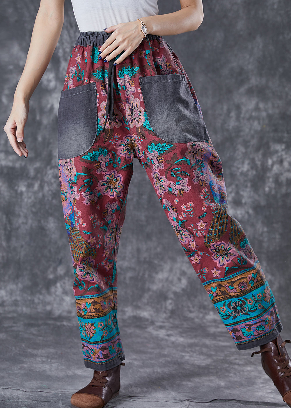 Effortlessly Elegant Pants with a Timeless Design