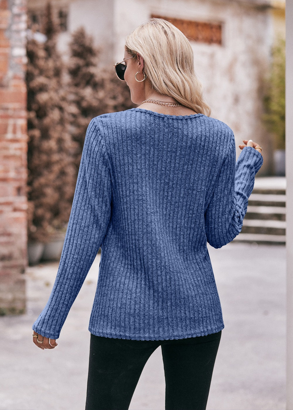 Well Tailored T-Shirt with a Graceful Silhouette