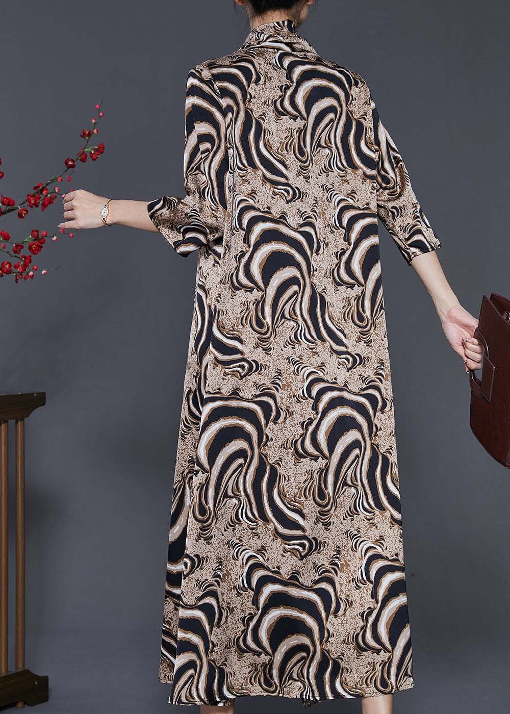 Beautifully Finished Dress in a Timeless Design