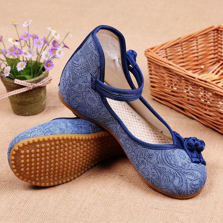 Well Tailored Heels with a Graceful Silhouette