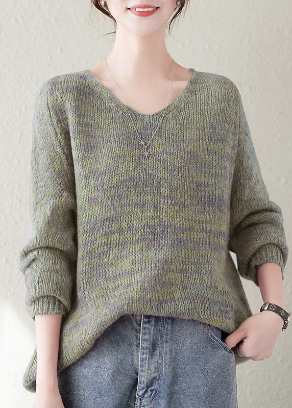 Well Tailored Sweater with a Graceful Silhouette