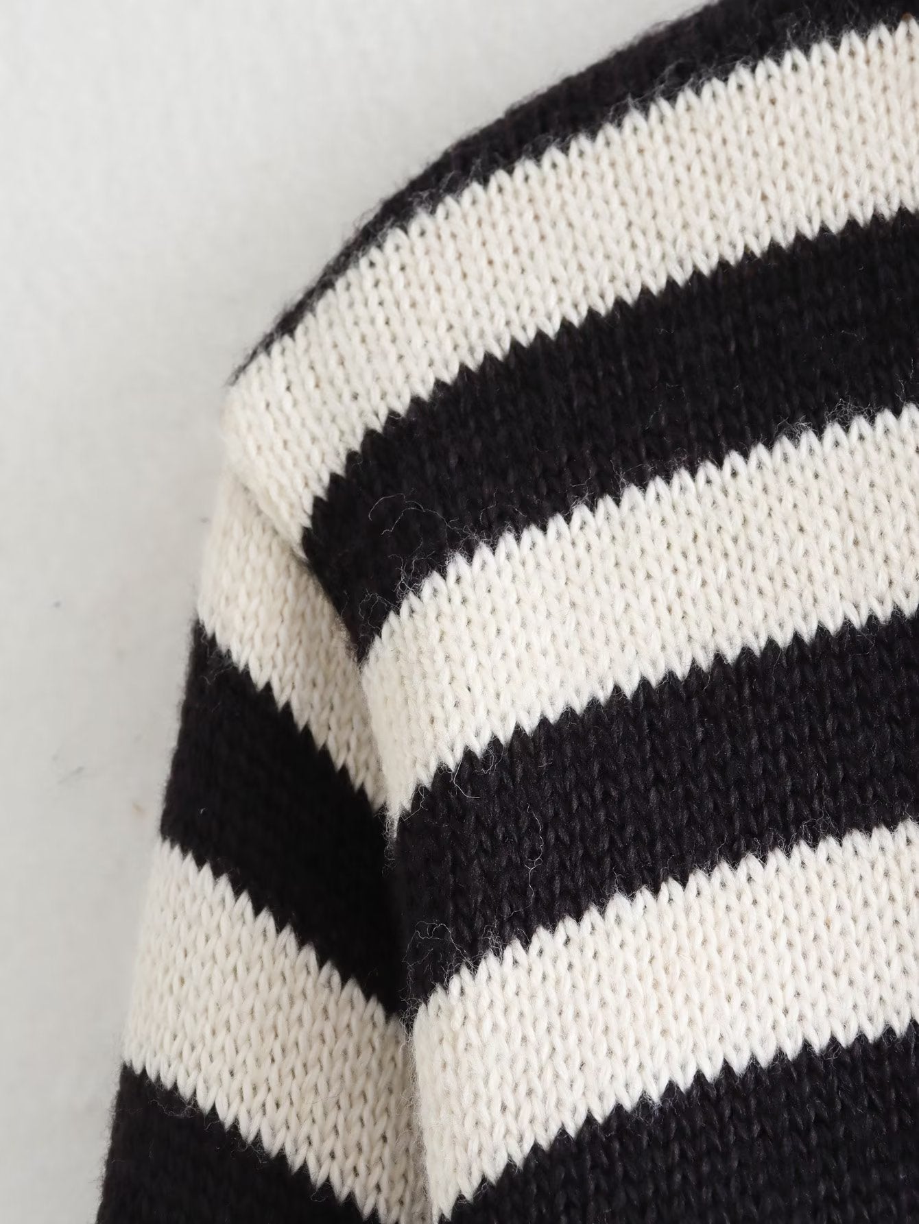 Elegantly Styled Cardigan for Everyday Wear