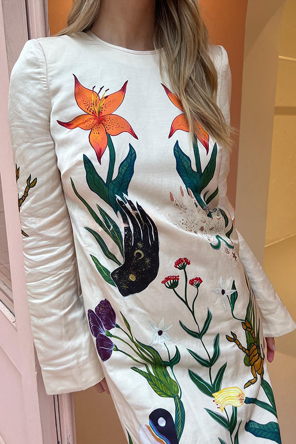 Beautifully Finished Dress in a Timeless Design
