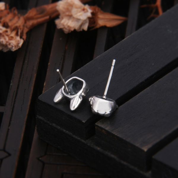 Effortlessly Elegant Garment with a Timeless Design