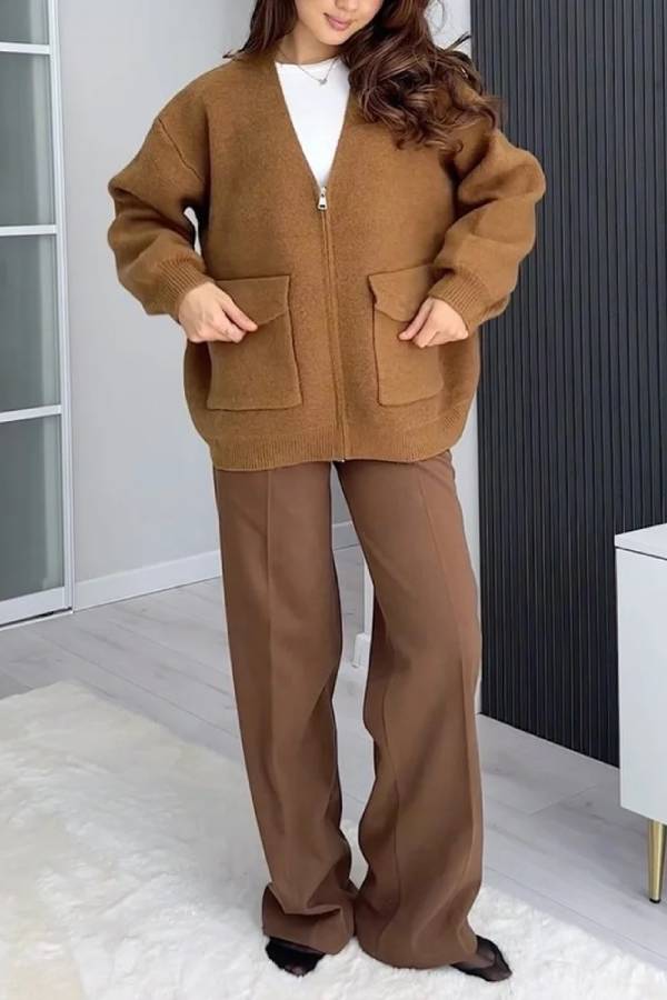 Effortlessly Elegant Sweater with a Timeless Design