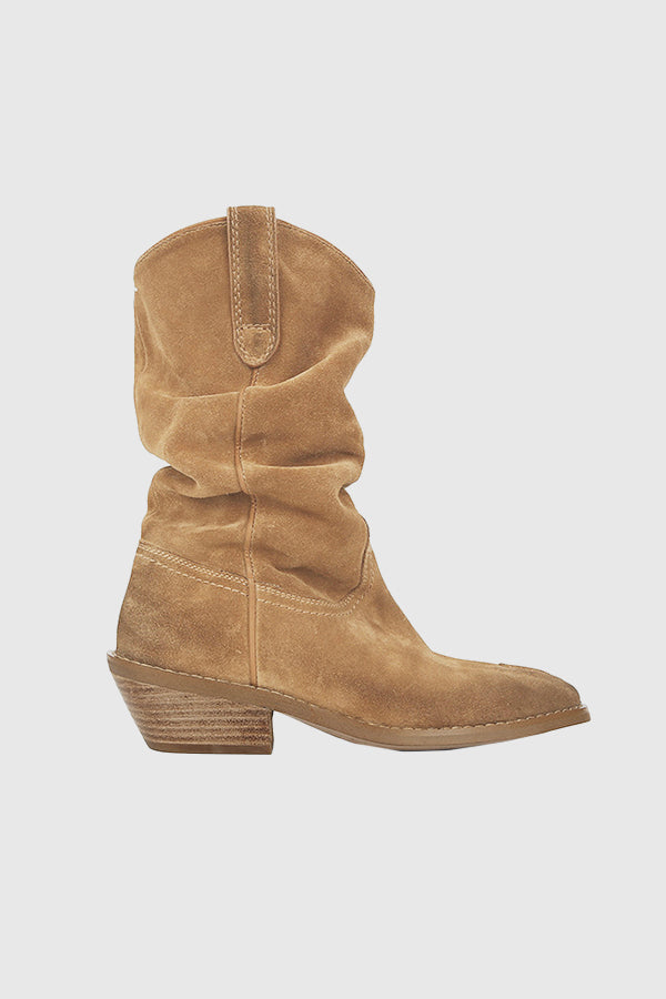 Well Tailored Boots with a Graceful Silhouette