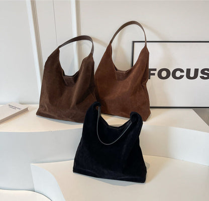 Well Tailored Bag with a Graceful Silhouette