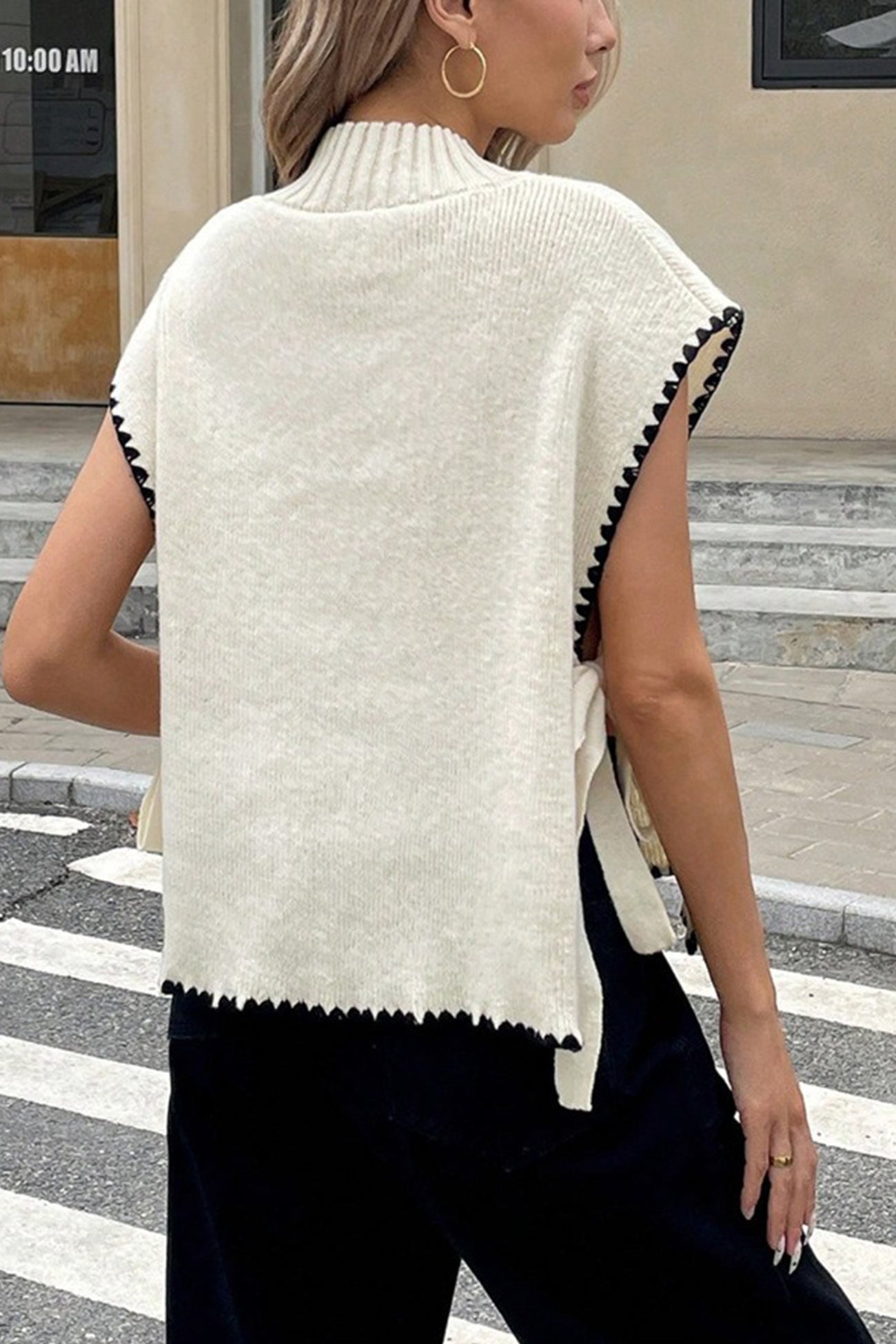 Well Tailored Sweater with a Graceful Silhouette
