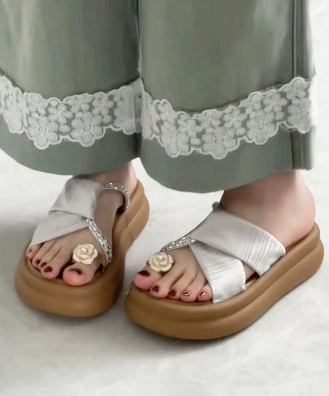 Well Tailored Sandals with a Graceful Silhouette