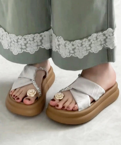 Well Tailored Sandals with a Graceful Silhouette