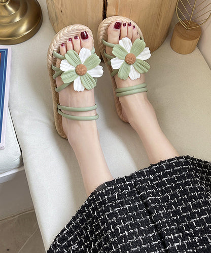 Effortlessly Elegant Sandals with a Timeless Design