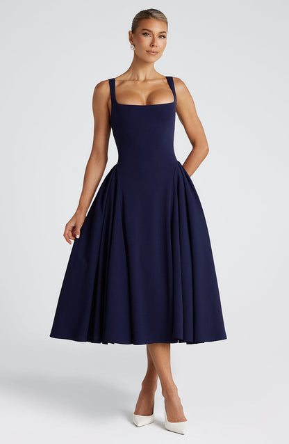 Effortlessly Elegant Dress with a Timeless Design