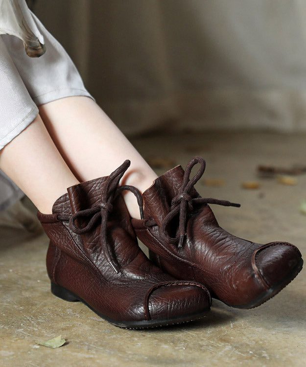 Effortlessly Elegant Boots with a Timeless Design