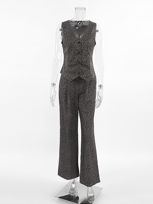 Classic Vintage Pants with a Flattering Fit