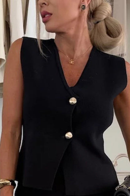 Well Tailored Top with a Graceful Silhouette