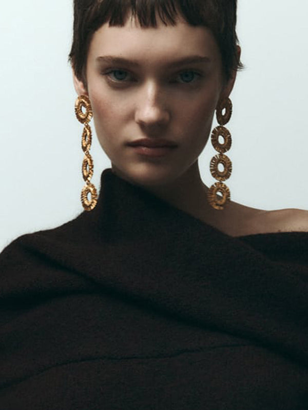 Well Tailored Garment with a Graceful Silhouette
