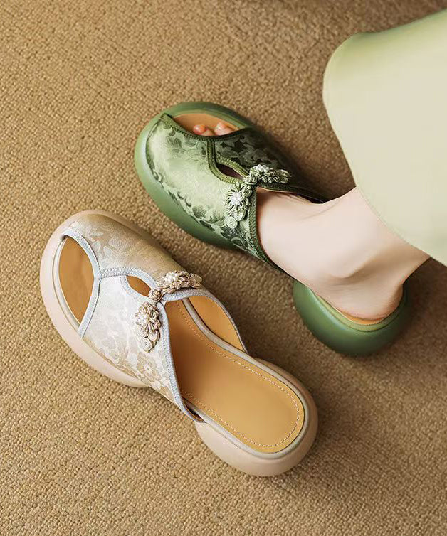 Well Tailored Sandals with a Graceful Silhouette