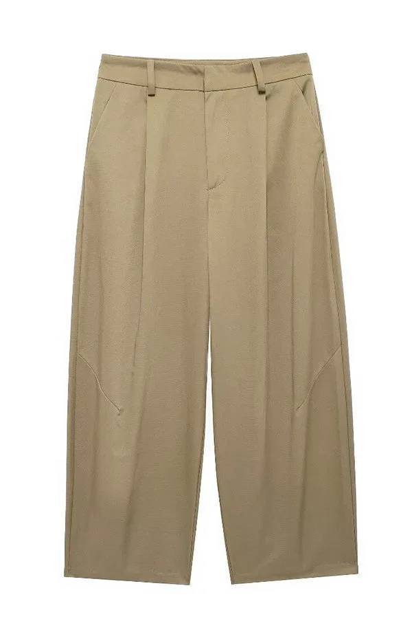 Classic Vintage Pants with a Flattering Fit