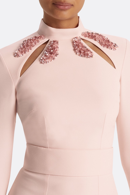 Well Tailored Dress with a Graceful Silhouette