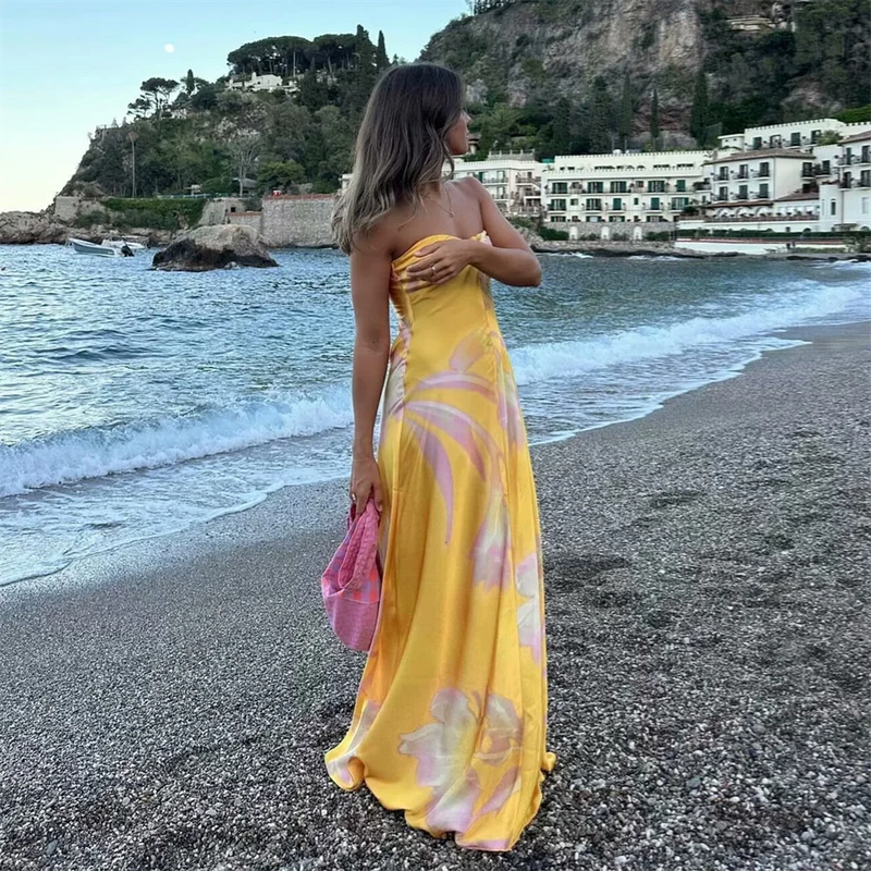 Beautifully Finished Dress in a Timeless Design