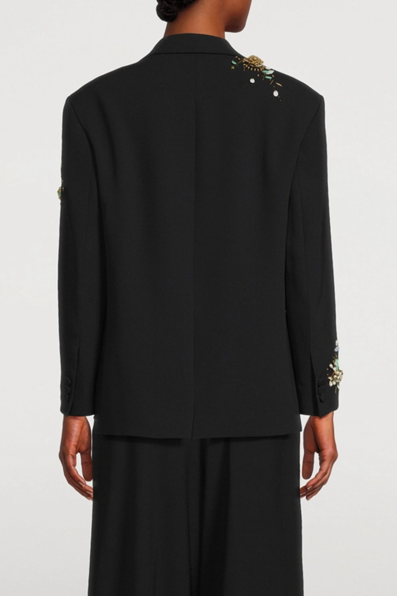 Effortlessly Elegant Garment with a Timeless Design