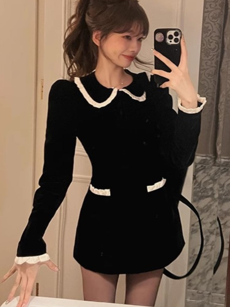 Effortlessly Elegant Dress with a Timeless Design